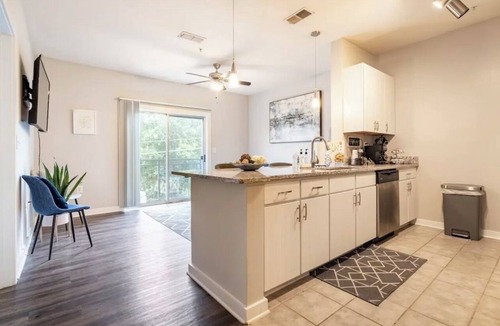 Inman Park Apartment | Stylish 1BR APT Inman Park, on the Beltline - Free Parking - EV charger - Pool