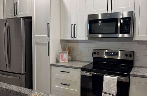 Olivette Apartment | Stylish 2-bedroom apartment with AC, Pool, WiFi in vibrant St. Louis