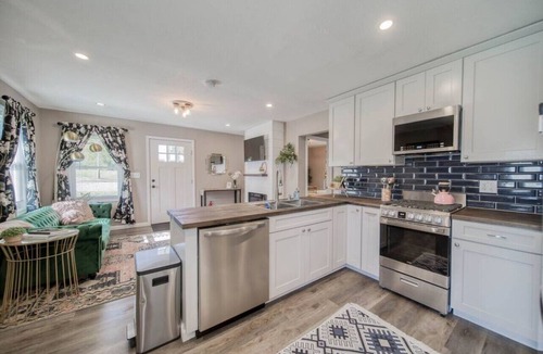 Rolla House | Stylish 2Bdrm Bungalow | Walkable + Well Equipped