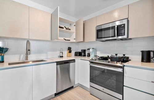 Ojus Apartment | Stylish 2BR Apt in Aventura with Pool & BBQ