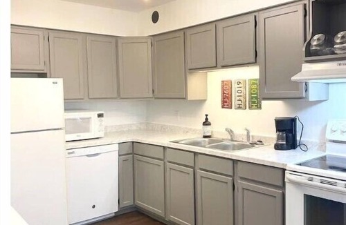 Ann Arbor House | Stylish 2BR in Historic WaterHill/Walk to Downtown & The Big House