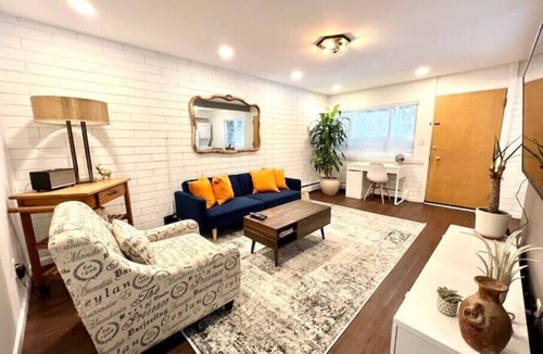 Ann Arbor House | Stylish 2BR in Historic WaterHill/Walk to Downtown & The Big House