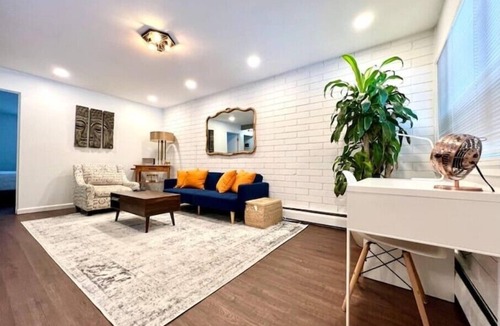 Ann Arbor House | Stylish 2BR in Historic WaterHill/Walk to Downtown & The Big House