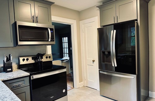 Frankfort House | Stylish 3BR house w/Patio ~ Walk to State Capitol 2.5 miles to Buffalo Trace
