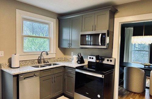 Frankfort House | Stylish 3BR house w/Patio ~ Walk to State Capitol 2.5 miles to Buffalo Trace
