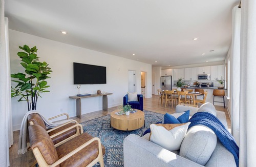 Nashville House | Stylish Condo Private Balcony Near Germantown + Broadway | The Heights
