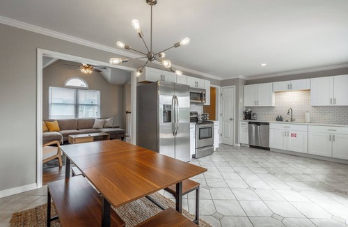 East Brainerd House | Stylish Family Getaway with Large Deck