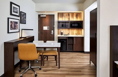Sobro Hotel | Stylish Getaway near Downtown Nashville! Pets Allowed, Indoor Pool, Kitchenette!