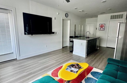 Chosewood Park Apartment | Stylish Grant Park Apt Near BeltLine & nearby stadium