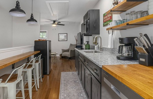 Lexington Apartment | Stylish Haven in downtown Lex, Walk to W&L, VMI