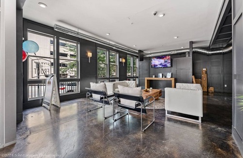Downtown Memphis Apartment | Stylish Loft | 9 min walk to Orpheum