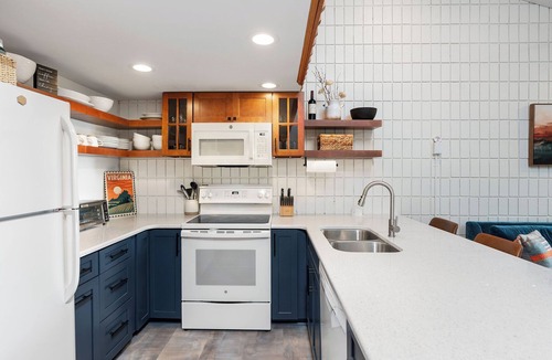 Wintergreen House | Stylish Mountain Retreat Close to Trails & Tastings