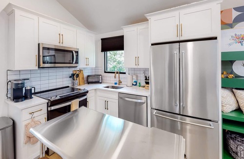 12 South Cottage | Stylish Nashville cottage with a washer/dryer, full kitchen & central AC