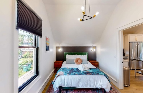12 South Cottage | Stylish Nashville cottage with a washer/dryer, full kitchen & central AC