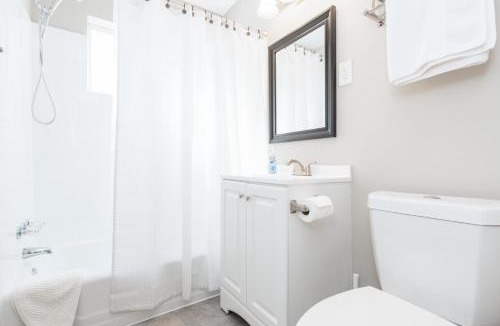 Virginia Highland Apartment | Stylish OneBedroom in Popular Virginia Highland 3miles to Mercedes Benz stadium