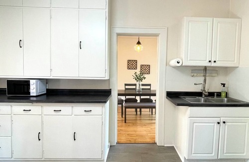 Antigo House | Stylish, Peaceful Retreat for Working Travelers: Convenient, Quiet Location