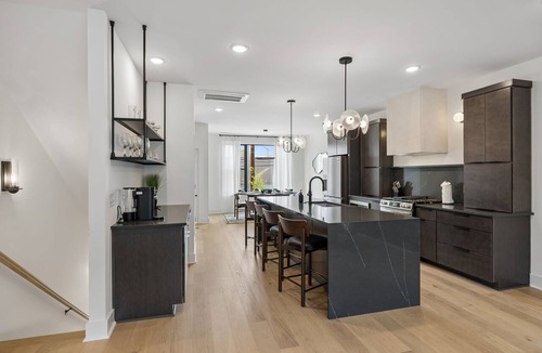 Hurwood Heights Condo | Stylish retreat ft. rooftop lounge w/tub & views!