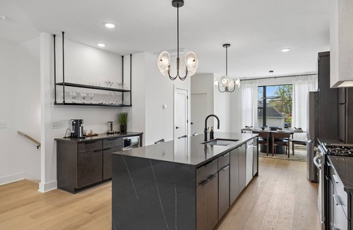 Hurwood Heights Condo | Stylish retreat ft. rooftop lounge w/tub & views!