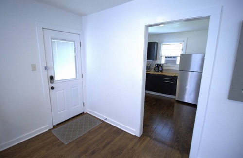 Highlands - Perkins Apartment | Stylish Studio Apartment A! Walk to Lakes & LSU campus! Full Kitchen