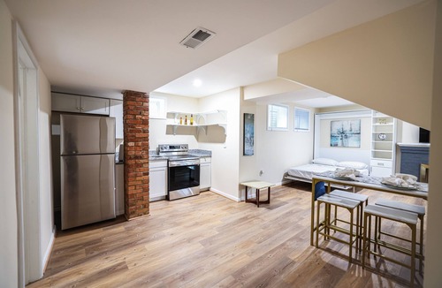 Hillcrest Apartment | Stylish Studio Basement