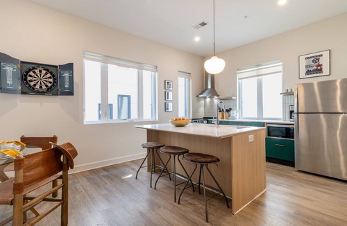Buena Vista Apartment | Stylish Suite + Private Rooftop + Skyline Views | Walk to Germantown | Conway