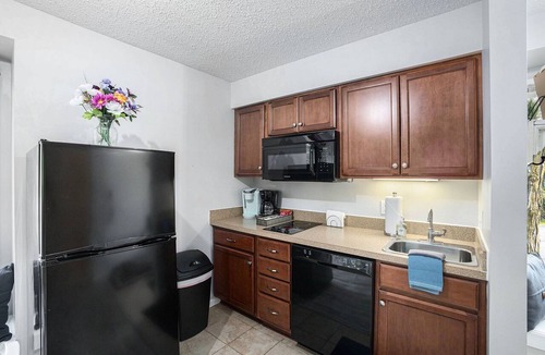 Acme Condo | 🏖️ Stylish The Shores Condo | Private Beach w/Views ➠ 5716
