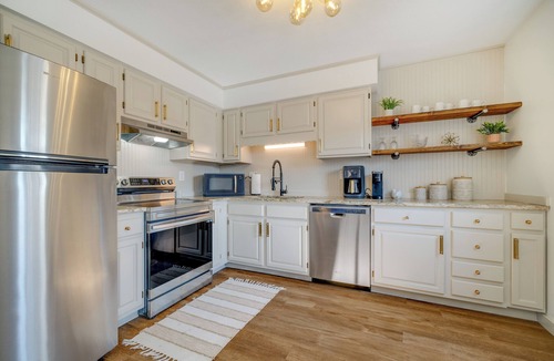 Elizabethton Condo | STYLISH TWIN CONDOS, sleeps 12, private fenced yards, firepits, easy parking