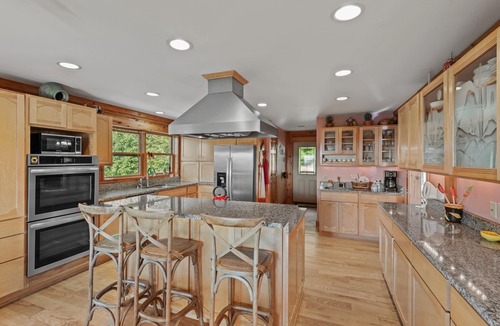Banner Elk Cabin | Sugar Bear Lodge Log home across from Sugar MTN Hot tub, pool table, VIEWS!
