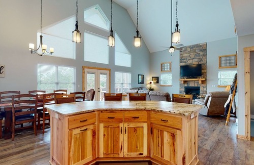 Diamond City Cabin | Sugarloaf View - Large Family Lake Cabin - Sleeps 12 - Short Walk To Lake