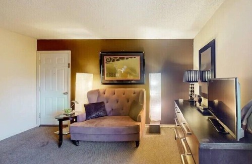 Eureka Springs Historic District Hotel | Suite Dreams 101 at Tradewinds