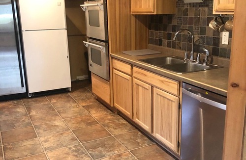 Athelstane House | Suite Fern Fields - Cozy 16-acre home situated ON trails. Early Check-in.