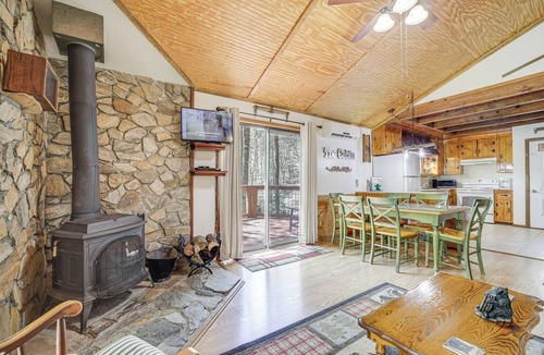 Whittier Cabin | Summer Creekside Cabin Retreat w/Deck