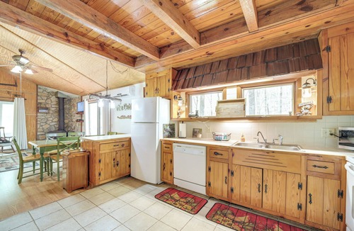 Whittier Cabin | Summer Creekside Cabin Retreat w/Deck