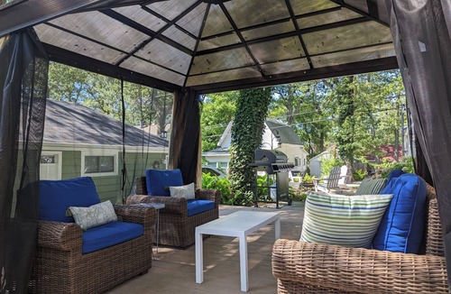 Spring Lake Cottage | Summer Escape by the Lake l Bluegill Cottage
