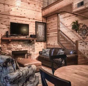 Pigeon Forge House | Summer Getaway w Grill Hot Tub & Resort Pool