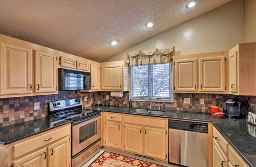 Chatuge Village House | Summer in the Smokies! Hayesville Bungalow w/Deck