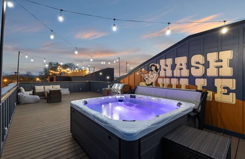 Hurwood Heights House | Summer rooftop hot tub, sauna, game room near Broadway