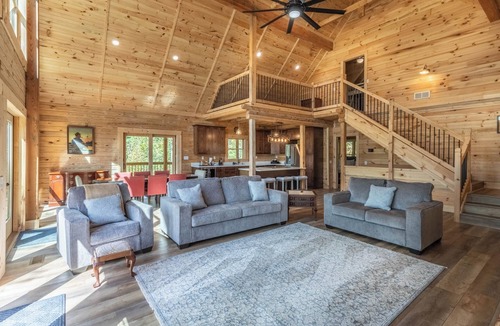 Qualla Cabin | Summit View Lodge-Hot Tub - Fire Pit - WIFI