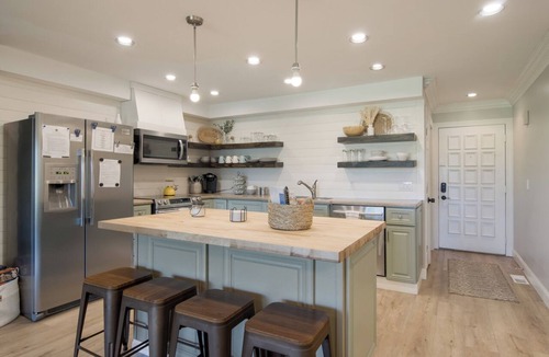 Bellaire Condo | Summit Village: Walk to Golf/Pools Beach Club Access