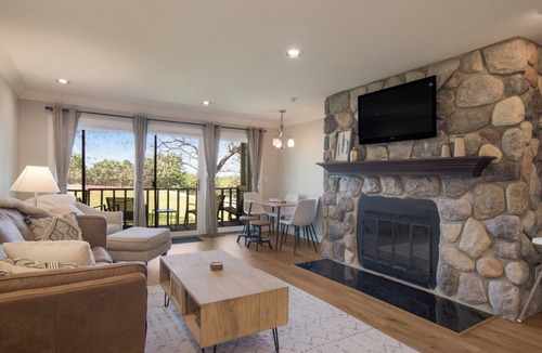 Bellaire Condo | Summit Village: Walk to Golf/Pools Beach Club Access