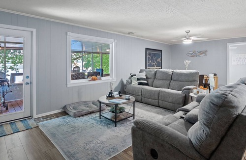 Crane Hill House | "SUN-KISSED COTTAGE" - Watch the sunrise from the porch!