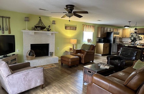Gilbertsville House | Sun-Ray- Waterfront with private boat dock!