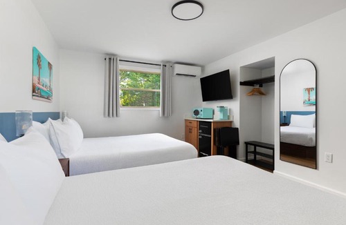 Port Austin Hotel | Sun & Sand Resort
