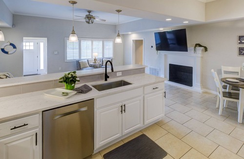 South Sarasota House | Sun-Soaked & Heated Pool Home - Minutes to Siesta Key