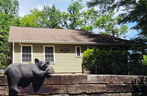 Robbinsville Cottage | SUNDANCE COTTAGE: Accessible Comfort Above Lake Santeetlah