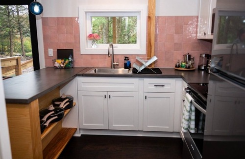 Canaan Heights Cottage | Sundew Cottage - Trailheads & Powder Days Await!