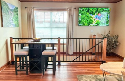 Greer Apartment | Sunlit Loft, Near GSP and Private Entry