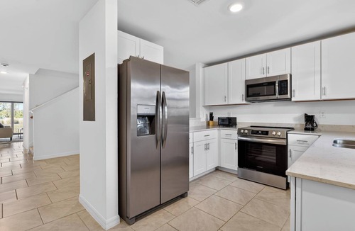 Port Charlotte Apartment | Sunny Escape | Fresh, Modern Townhome Near Beaches