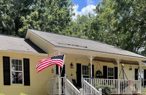 Clinton House | Sunny Happy Place wake up to birds, lush yard, and soft breeze through oak trees