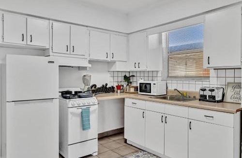 Downtown Hollywood House | Sunny Hollywood Pool Home Near Beach & Casino